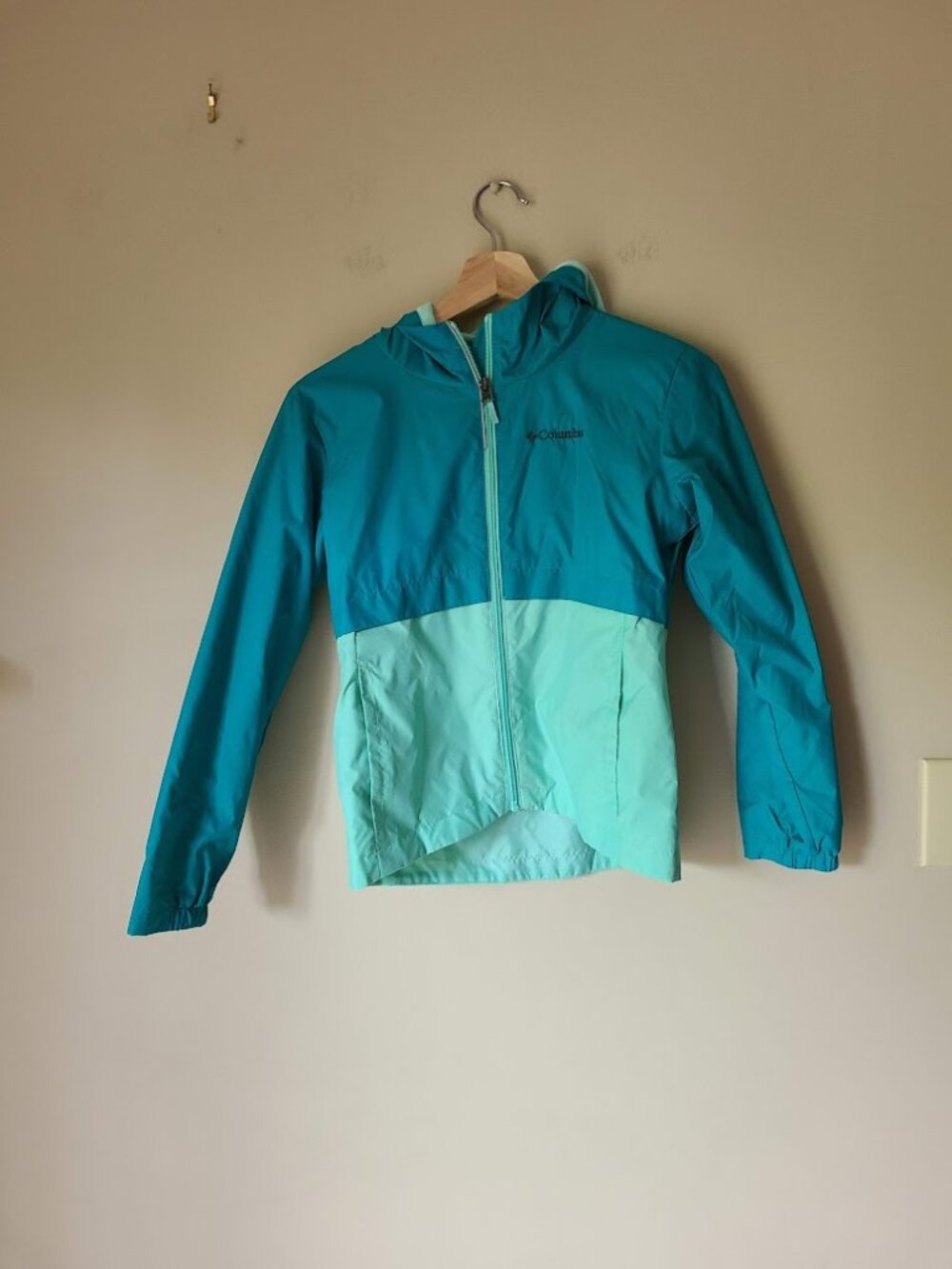 Columbia Girls Jacket Windbreaker, Size M, preowned, good condition